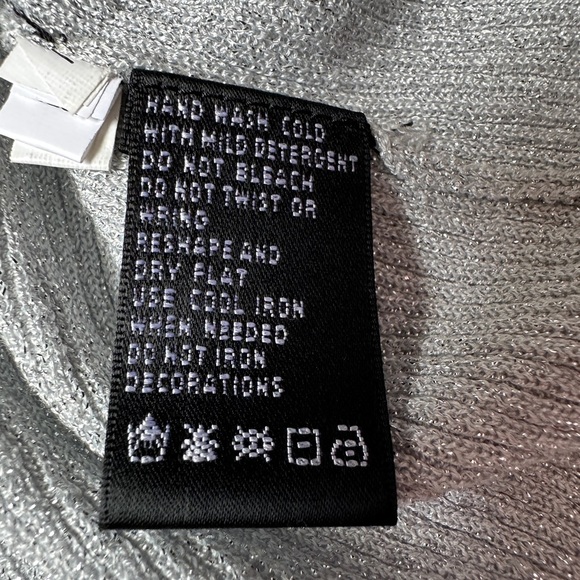 August Silk Metallic Gray Knit Top Women’s Sz Large Beaded V Neck 3/4 Sleeve - Picture 4 of 8